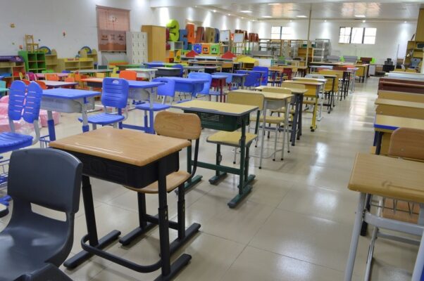 Ban ghe inno cho phong hoc hien dai