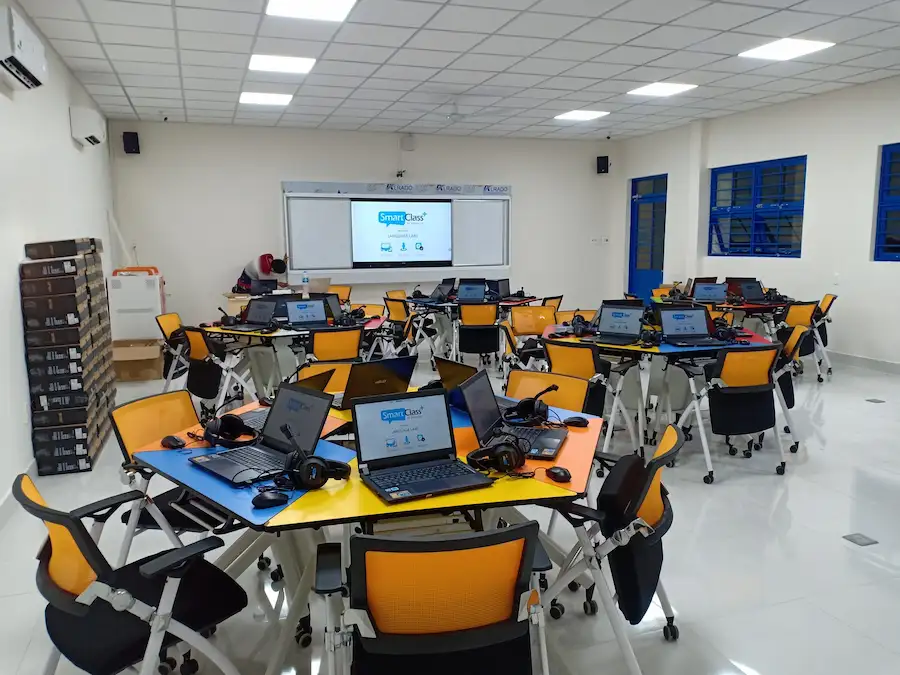 Phòng học ngoại ngữ thông minh Trường Đại Học Quy Nhơn 3 Phòng học ngoại ngữ thông minh