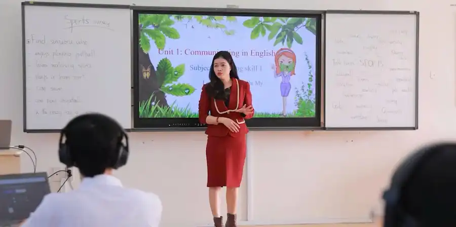 Phòng học ngoại ngữ thông minh Trường Đại Học SPKT Hưng Yên 3 Phòng học ngoại ngữ thông minh