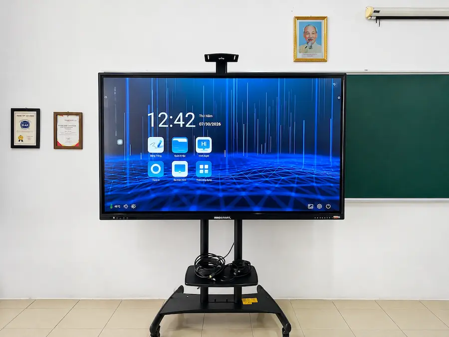 GIẢI PHÁP MÀN HÌNH TƯƠNG TÁC INNOSMART - TRƯỜNG THPT VIỆT HOÀNG HÀ NỘI 6 Thiet ke chua co ten 2026 10 02T132619.441